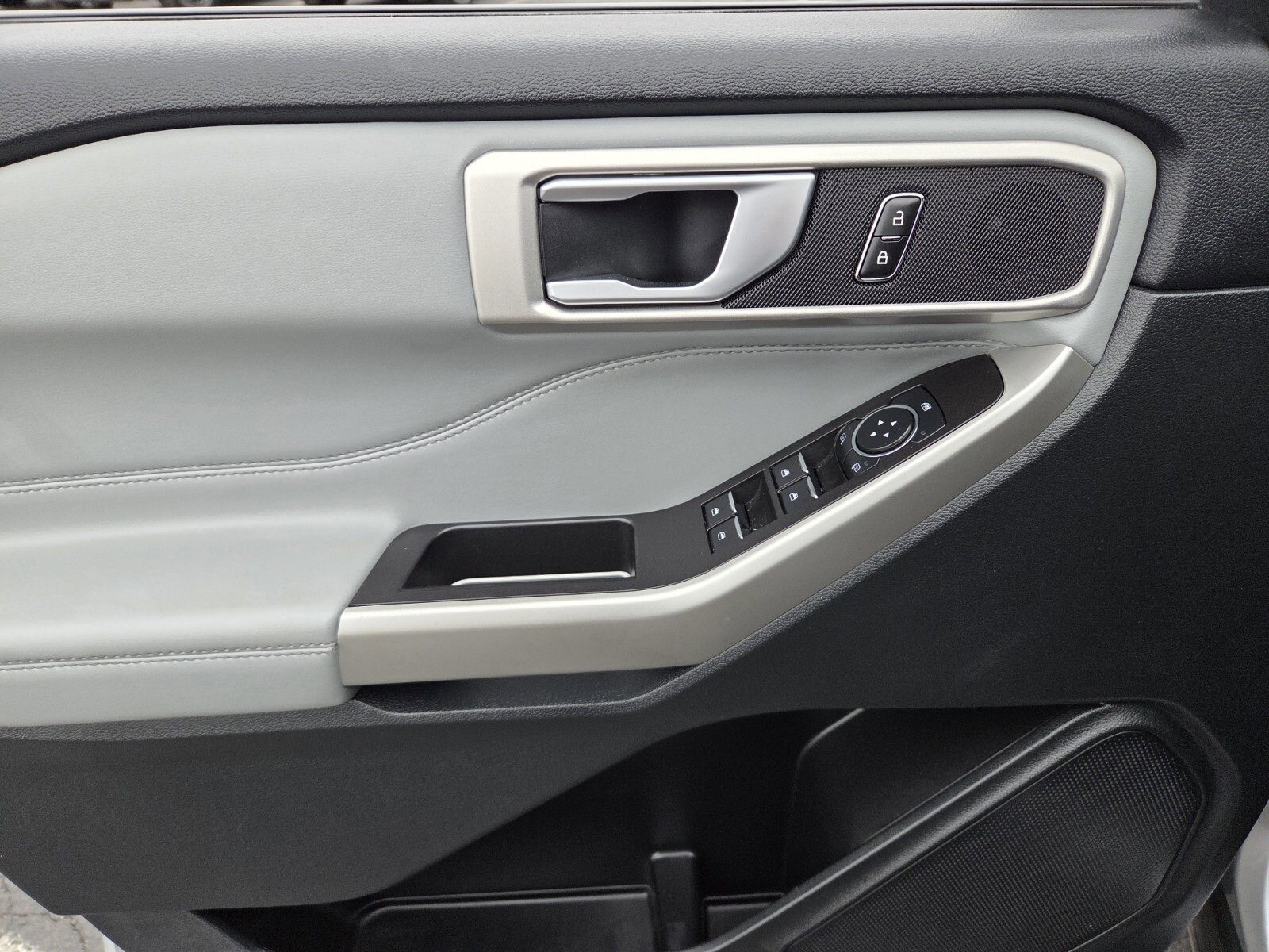 Certified 2023 Ford Explorer XLT w/ Equipment Group 202A image 18