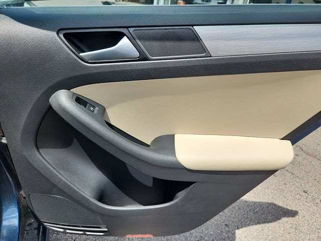 Used 2017 Volkswagen Jetta SE FWD image 31