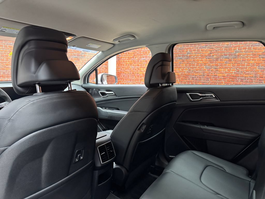Used 2025 Kia Sportage EX FWD image 25
