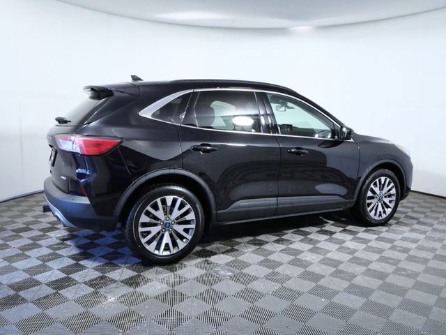 Certified 2022 Ford Escape Titanium w/ Class II Trailer Tow Package image 8