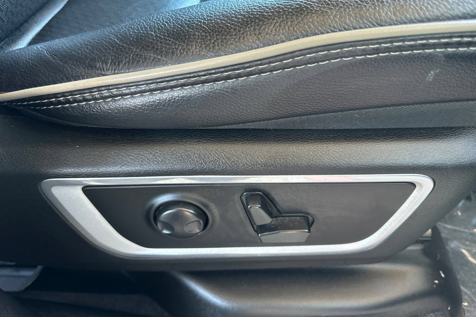 Used 2022 RAM 1500 Laramie AWD/4WD image 21