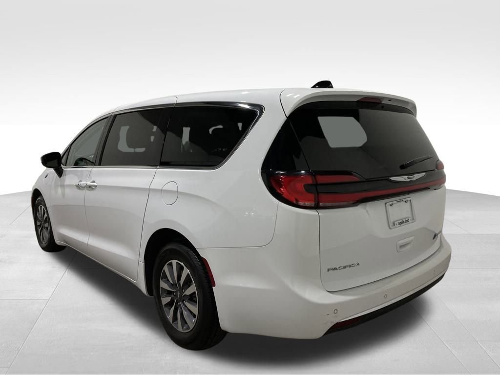 Used 2023 Chrysler Pacifica Touring-L image 3
