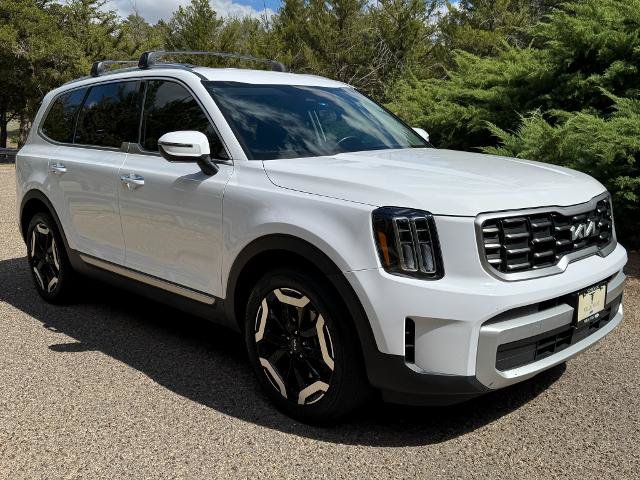 Used 2024 Kia Telluride S FWD image 3