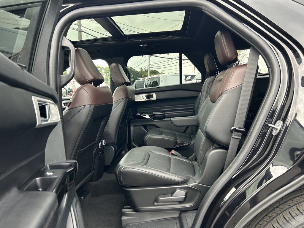 Certified 2022 Ford Explorer Platinum w/ Equipment Group 601A image 12