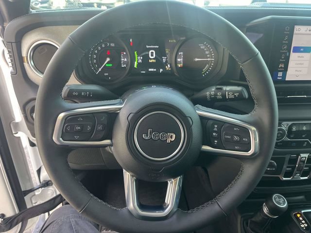 Used 2025 Jeep Wrangler Unlimited Sahara AWD/4WD image 23