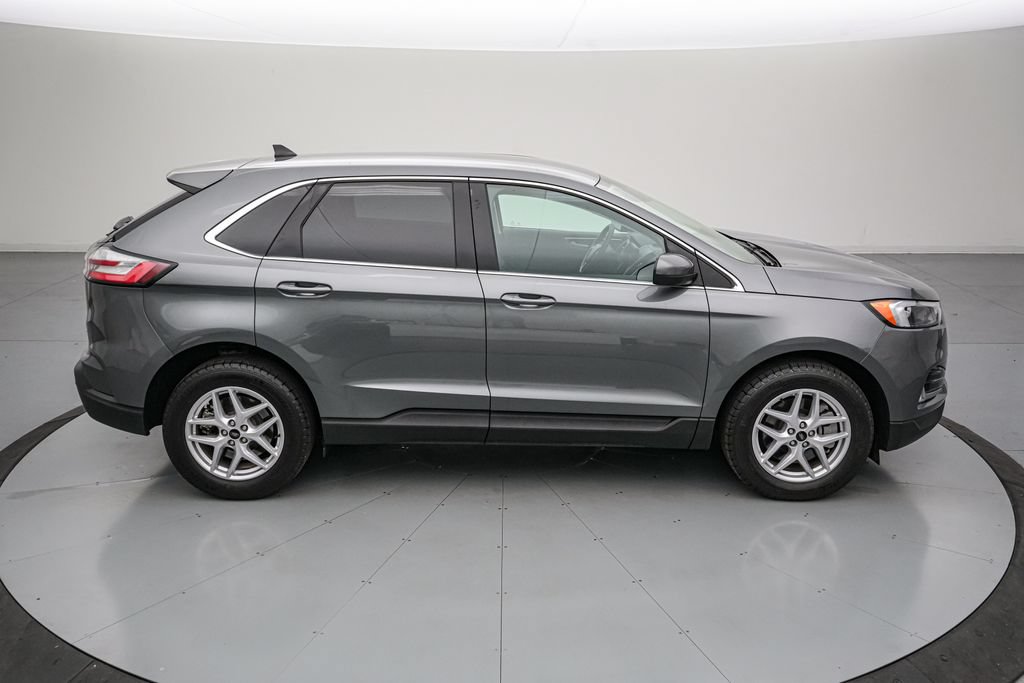 Certified 2024 Ford Edge SEL w/ Convenience Package AWD/4WD image 3