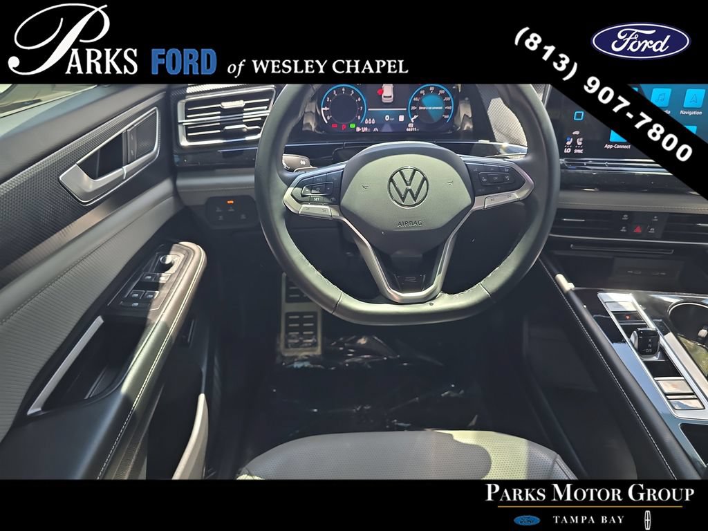 Used 2024 Volkswagen Atlas Cross Sport SEL R-Line AWD/4WD image 12