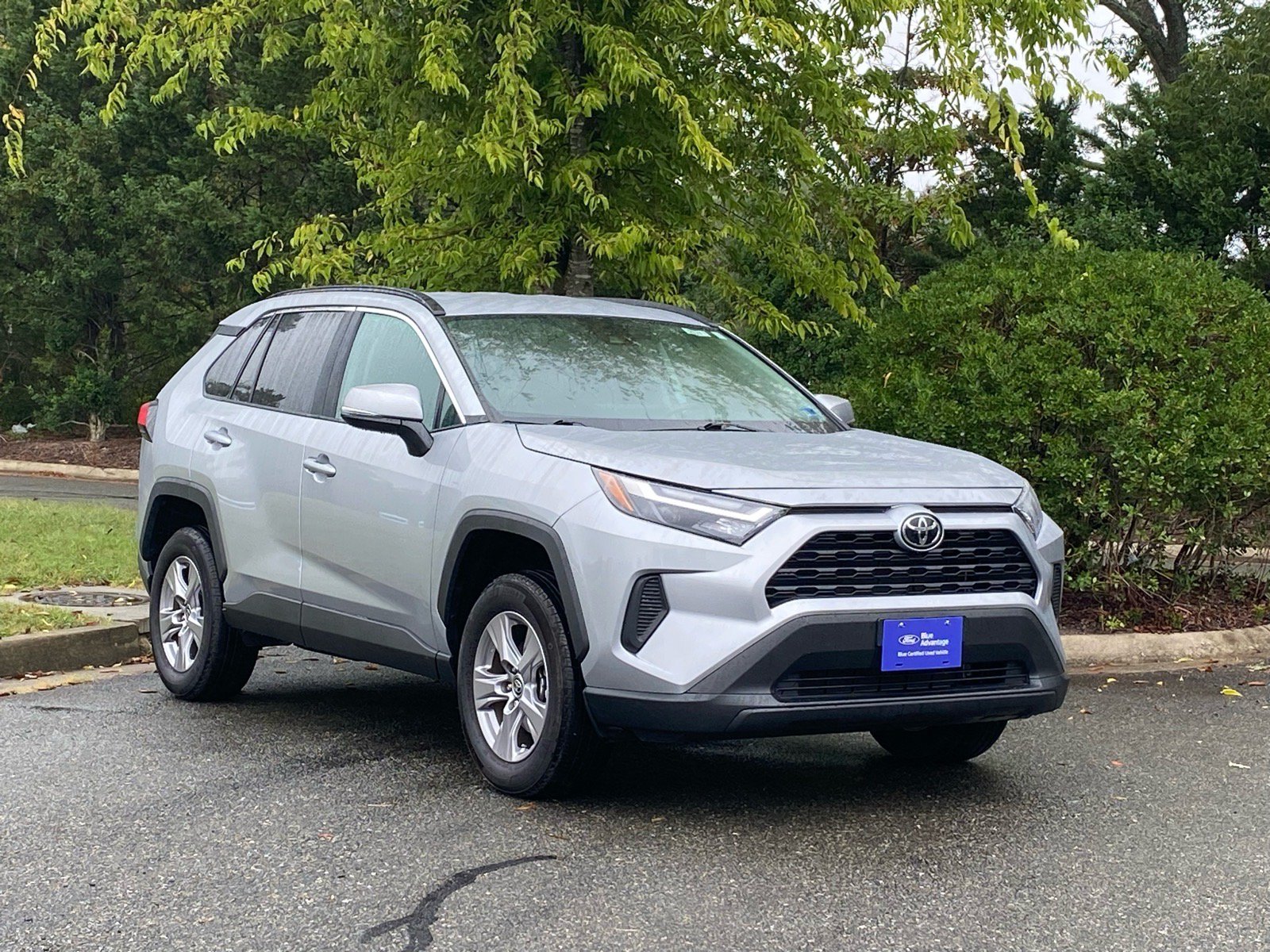 Used 2025 Toyota RAV4 XLE AWD/4WD image 2