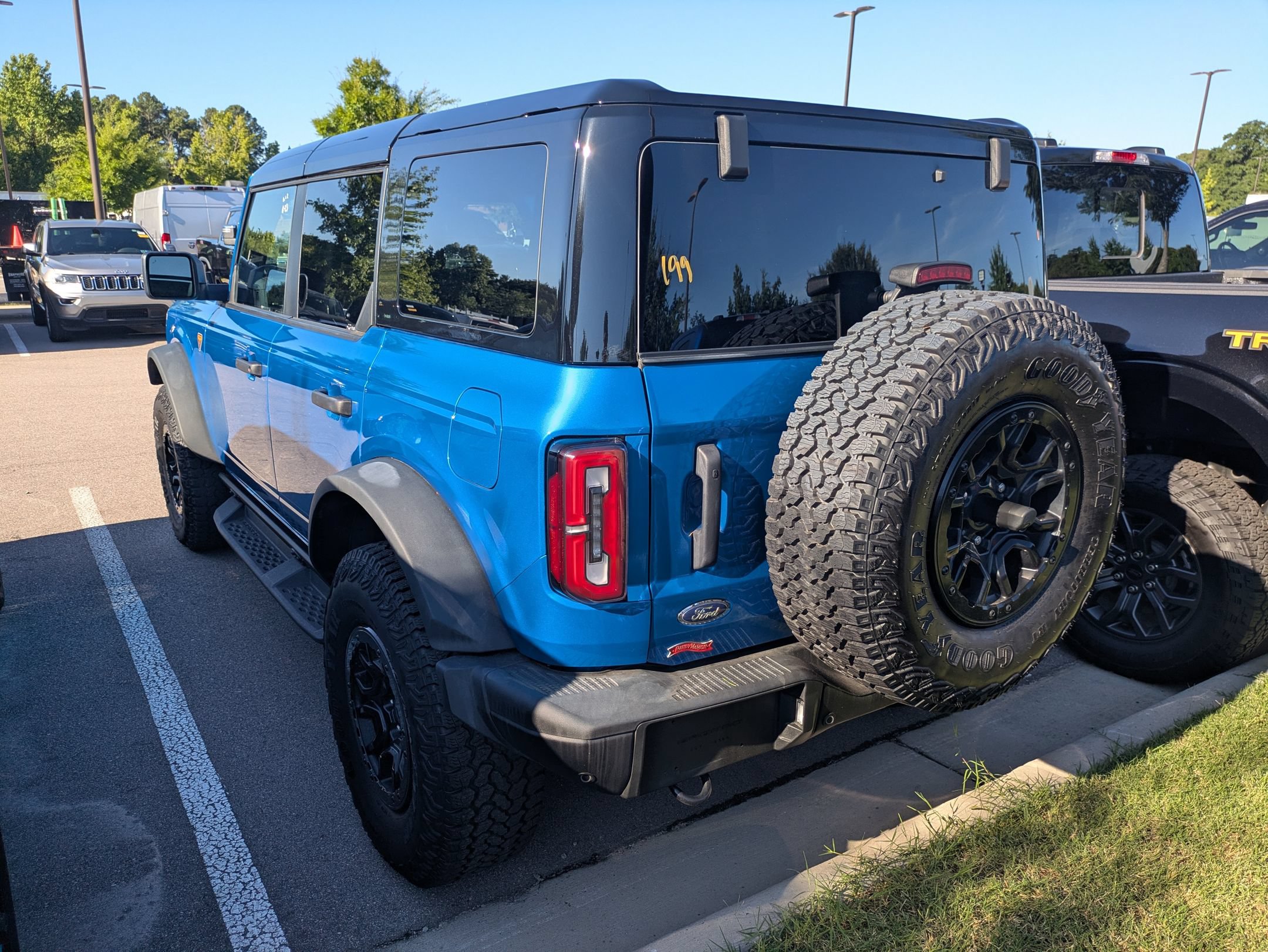 Certified 2025 Ford Bronco Badlands AWD/4WD image 4