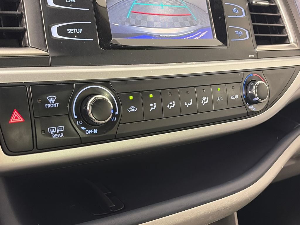 Used 2017 Toyota Highlander LE FWD image 21