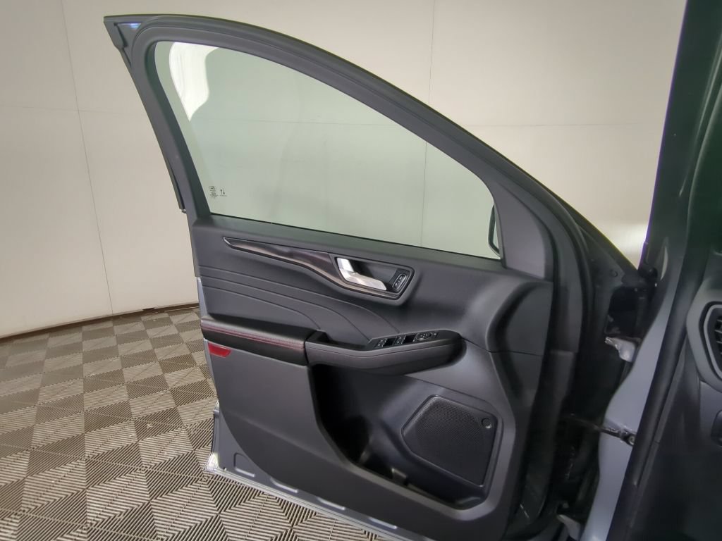 Certified 2023 Ford Escape ST-Line w/ Tech Pack #1 AWD/4WD image 17