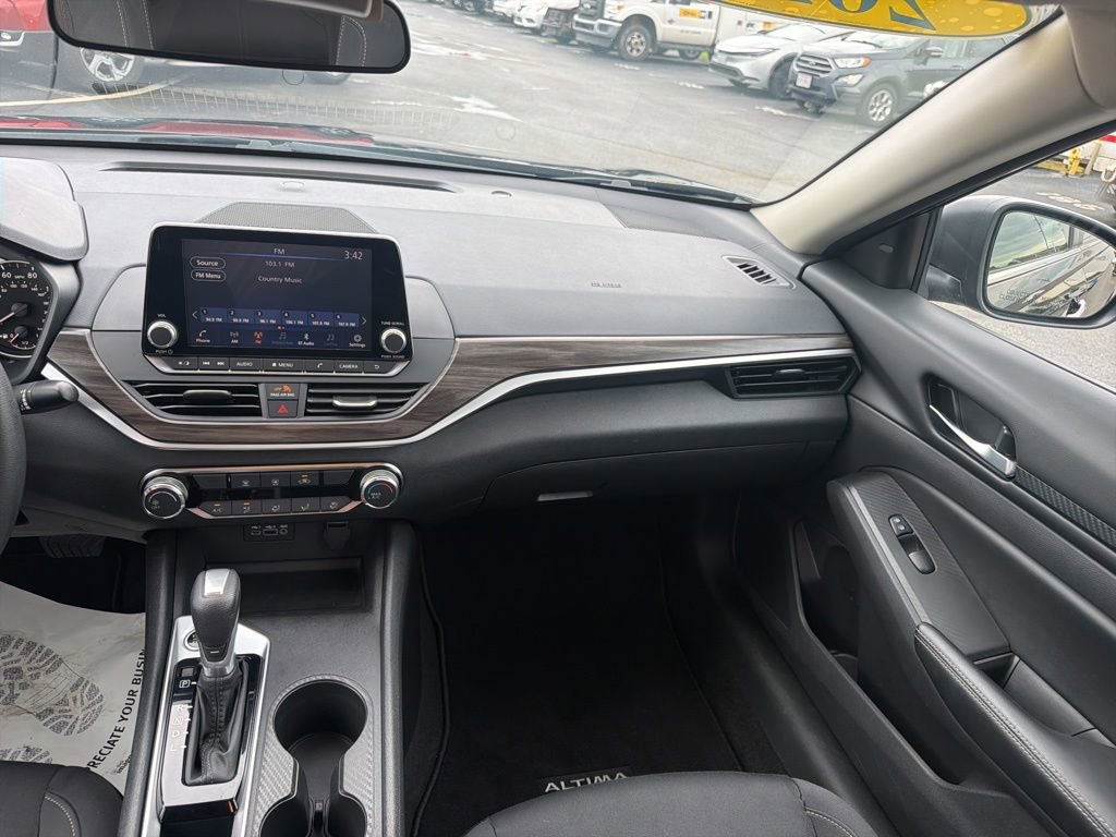 Used 2025 Nissan Altima 2.5 SV FWD image 18