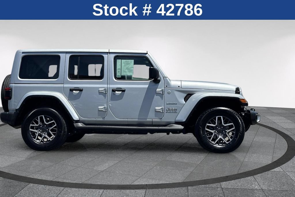 Used 2024 Jeep Wrangler Unlimited Sahara AWD/4WD image 4