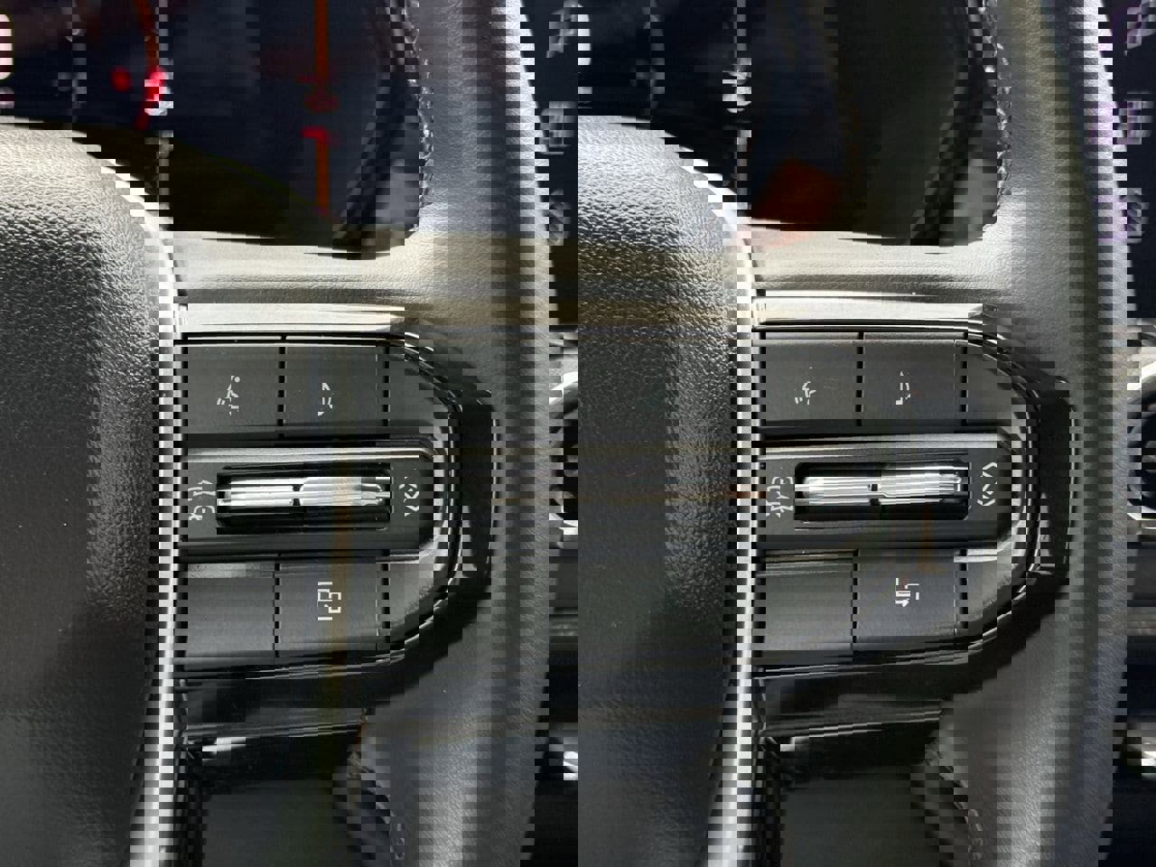 Used 2023 Chevrolet Colorado LT image 14