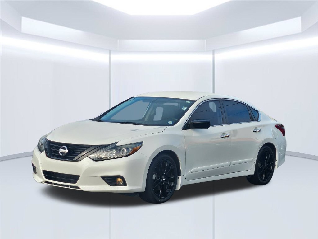 Used 2018 Nissan Altima 2.5 SR w/ SR Midnight Edition FWD image 2