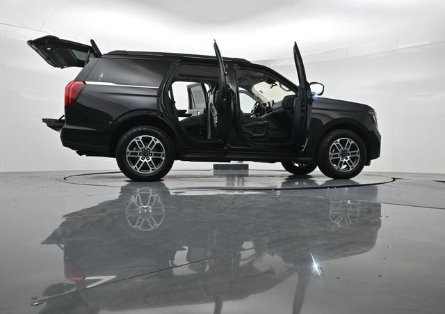 Certified 2025 Ford Expedition Active AWD/4WD image 58