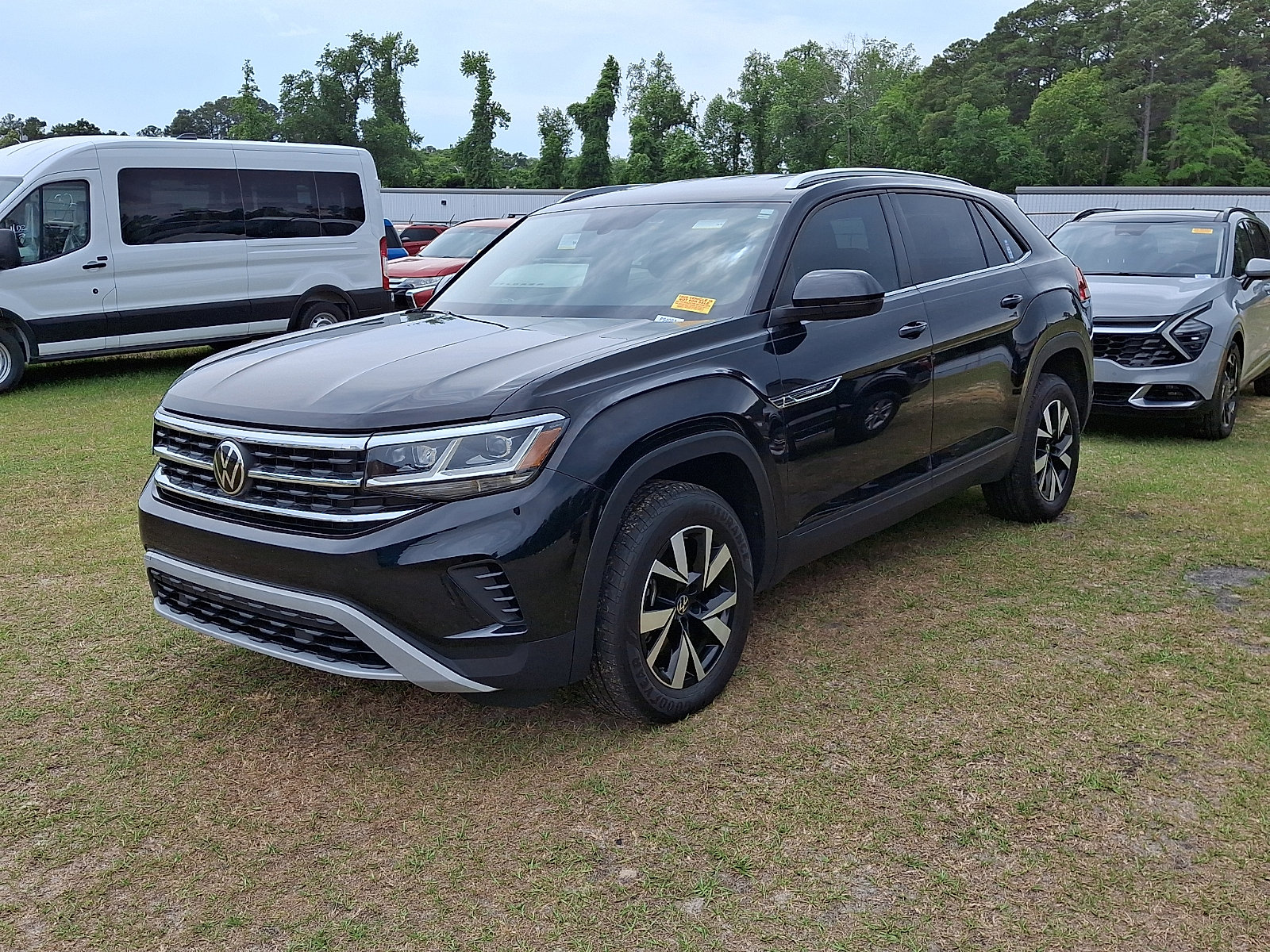 Used 2023 Volkswagen Atlas Cross Sport SE FWD image 2