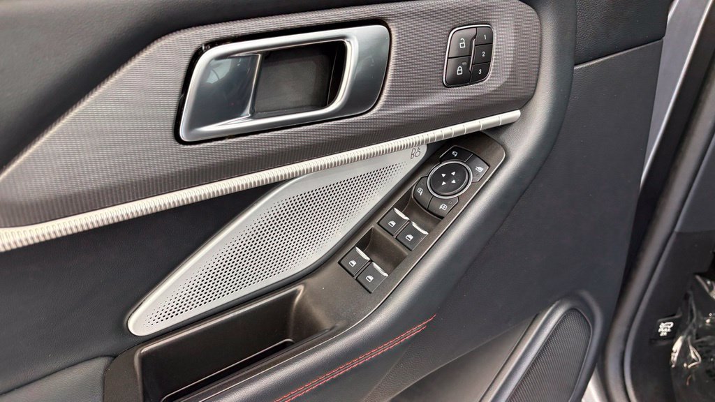 Certified 2025 Ford Explorer ST AWD/4WD image 17