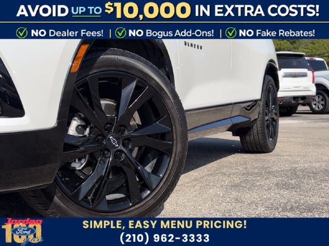 Used 2022 Chevrolet Blazer RS w/ Enhanced Convenience Package FWD image 2