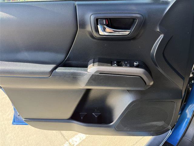 Used 2018 Toyota Tacoma TRD Sport AWD/4WD image 17