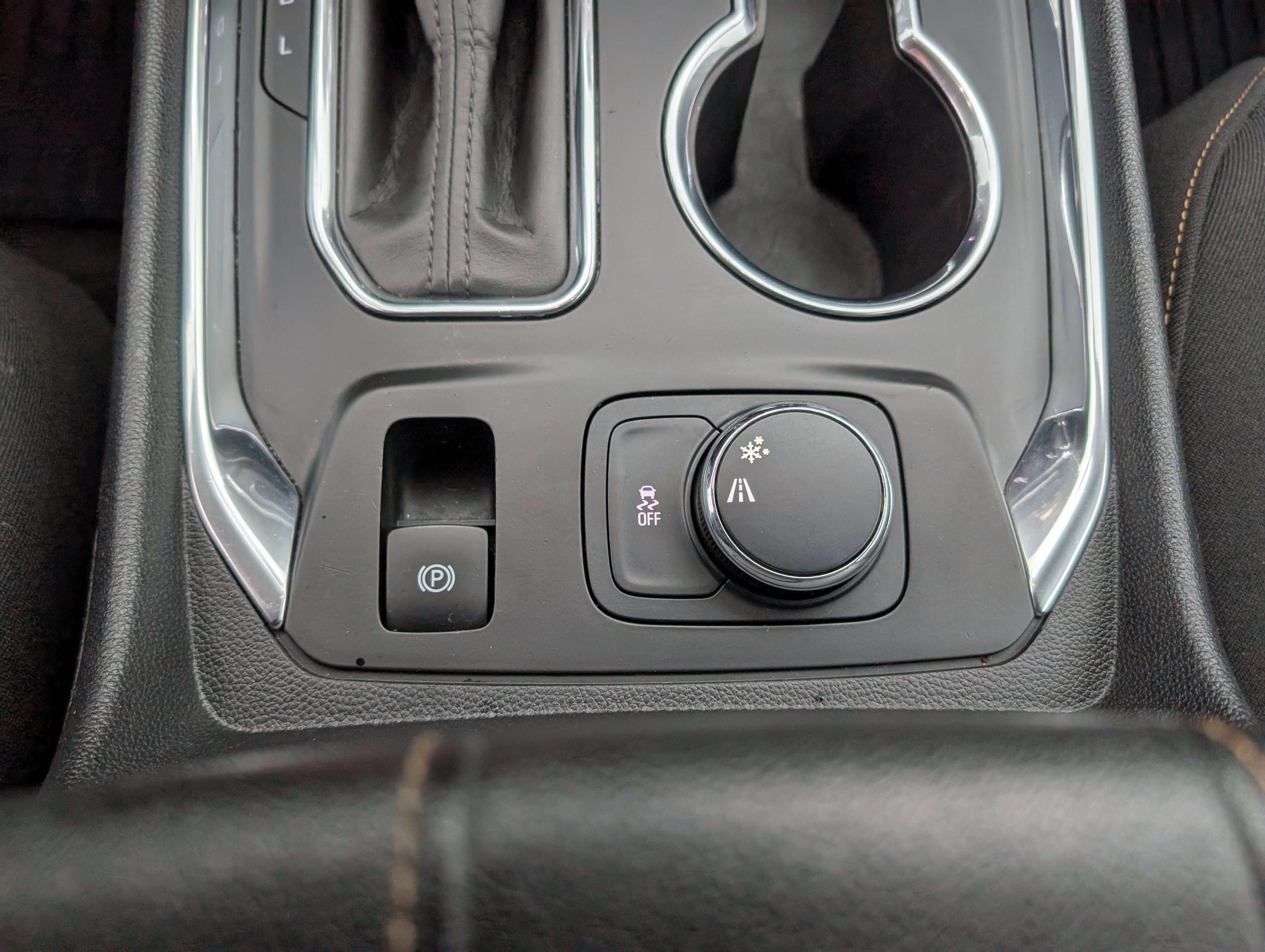 Used 2020 Chevrolet Traverse LS w/ LPO, Blackout Package image 24