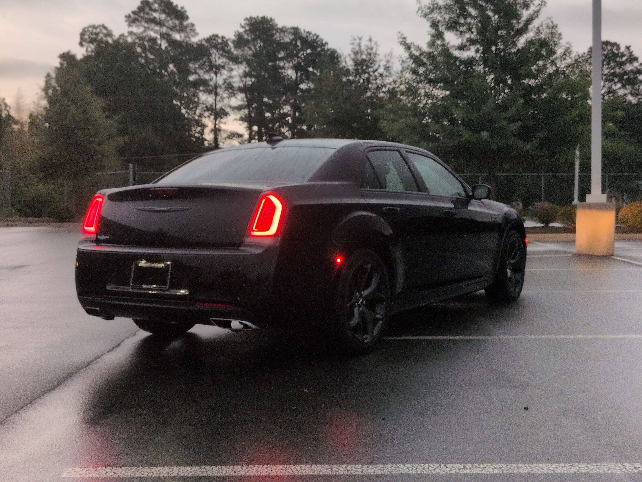 Used 2022 Chrysler 300 Touring w/ Sport Appearance Package RWD image 4