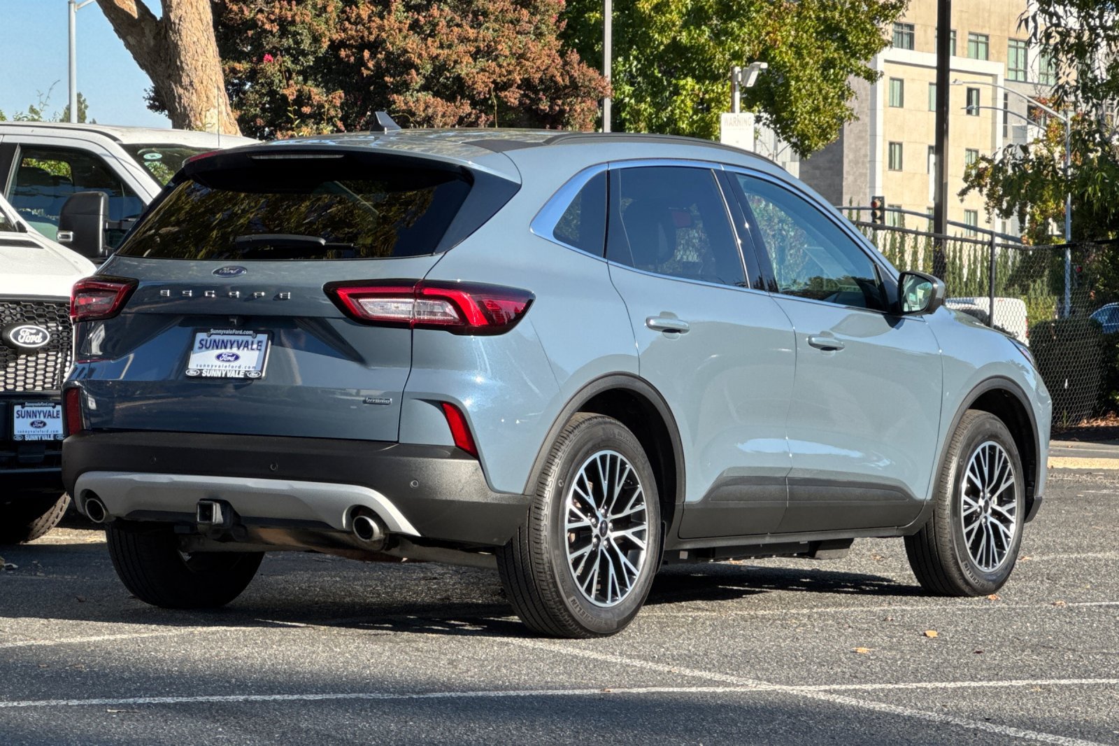 Certified 2025 Ford Escape SE w/ PHEV Premium Package FWD image 4