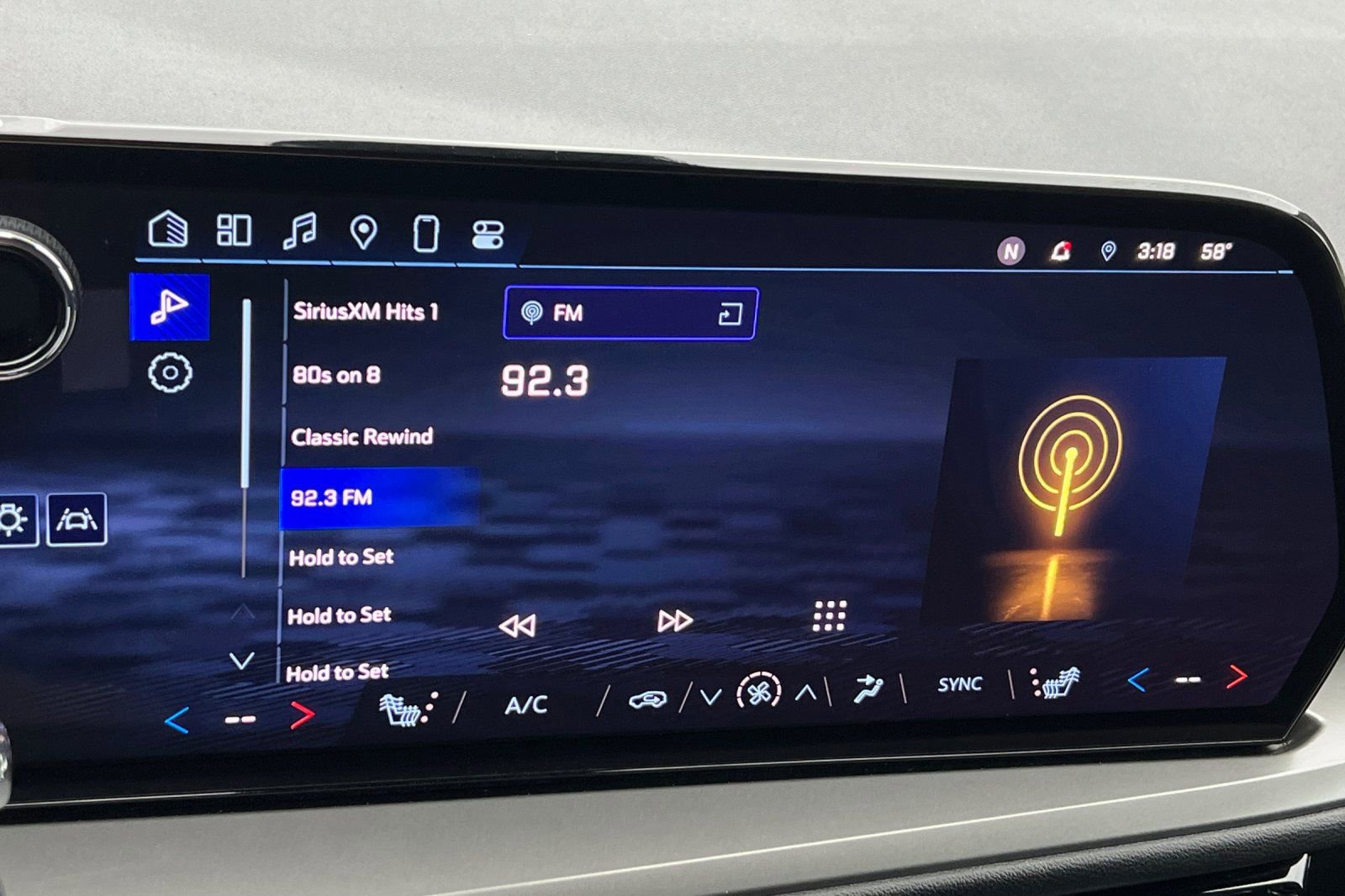 Used 2024 Chevrolet Traverse LT image 20