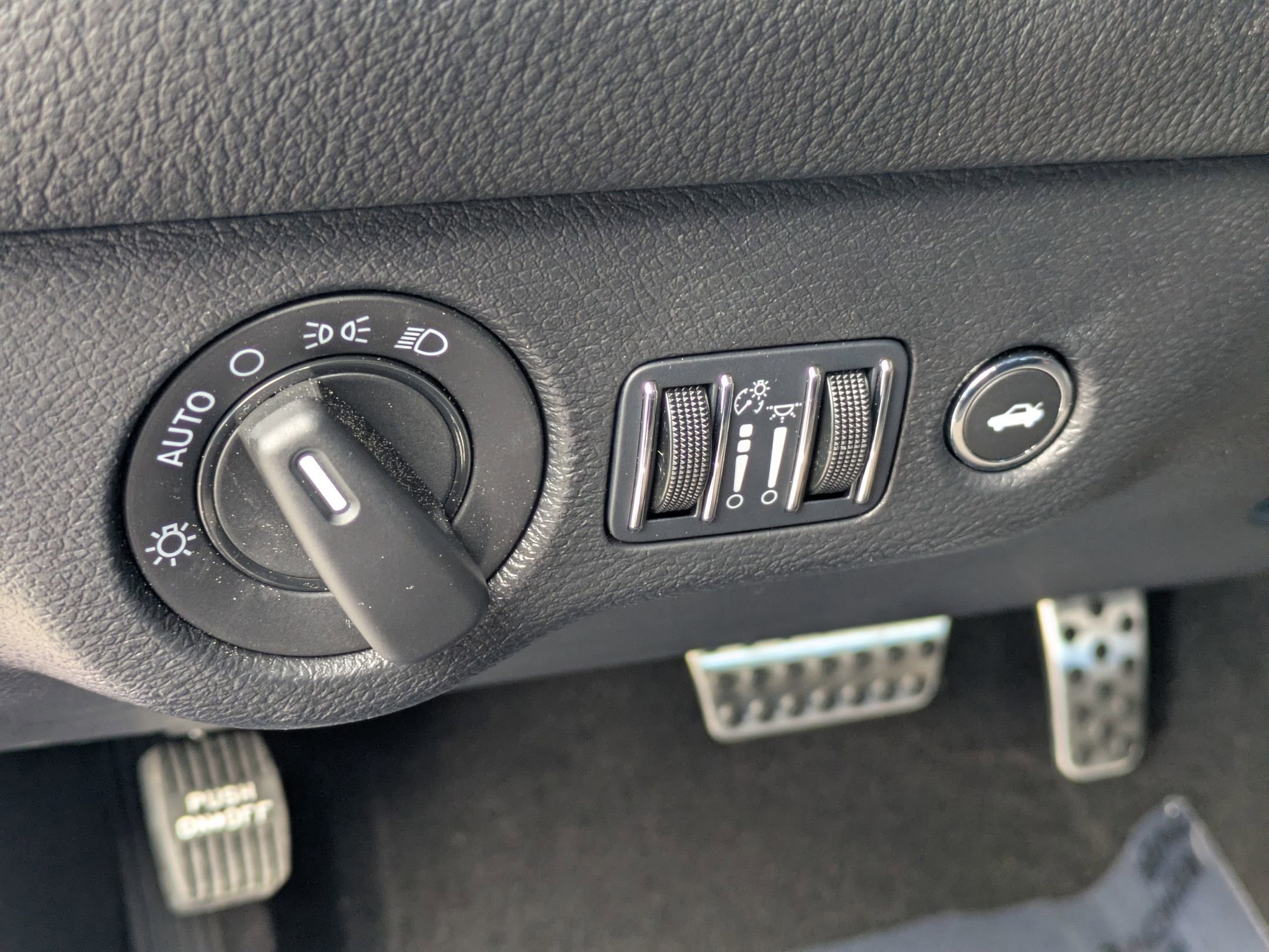 Used 2023 Dodge Challenger R/T w/ Blacktop Package image 16