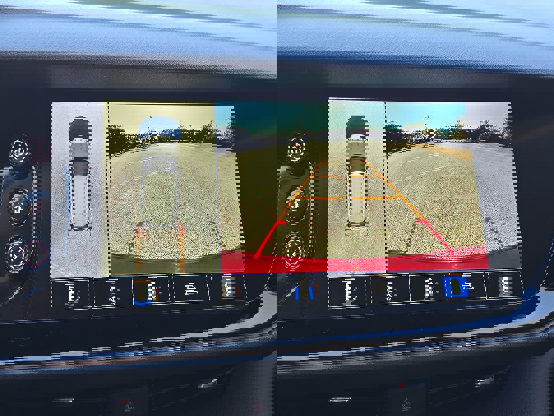 Used 2022 Buick Envision Avenir w/ Technology Package II image 18