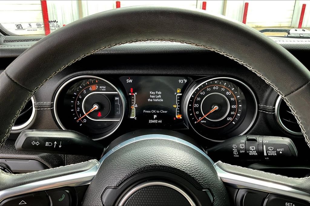 Used 2023 Jeep Wrangler Unlimited Sahara w/ Dual Top Group AWD/4WD image 15
