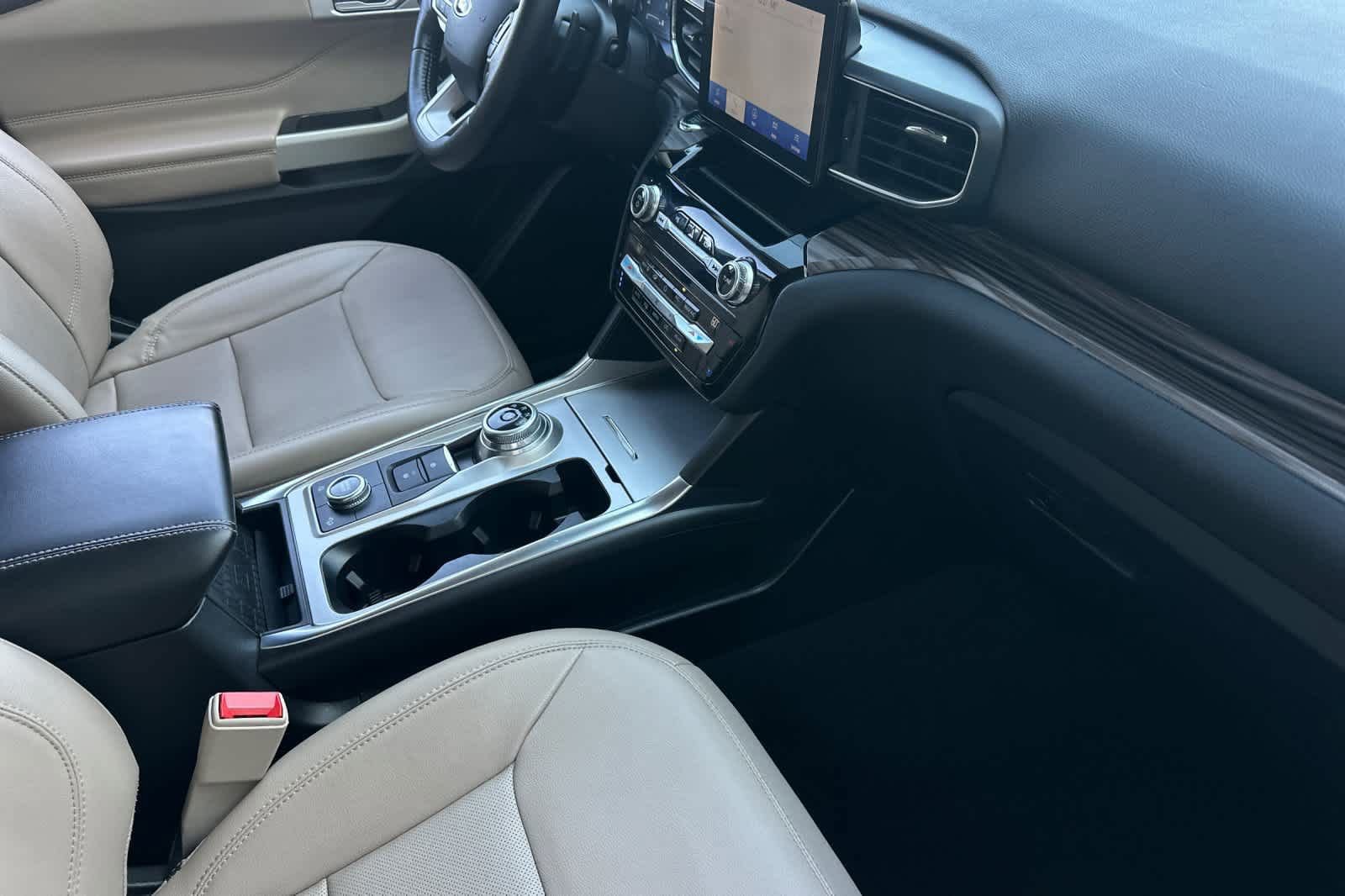 Certified 2021 Ford Explorer Limited w/ Hybrid Equipment Group 310A image 16