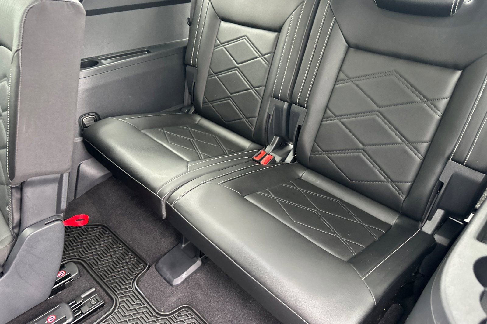 Used 2024 Volkswagen Atlas SE w/ Panoramic Sunroof Package FWD image 14