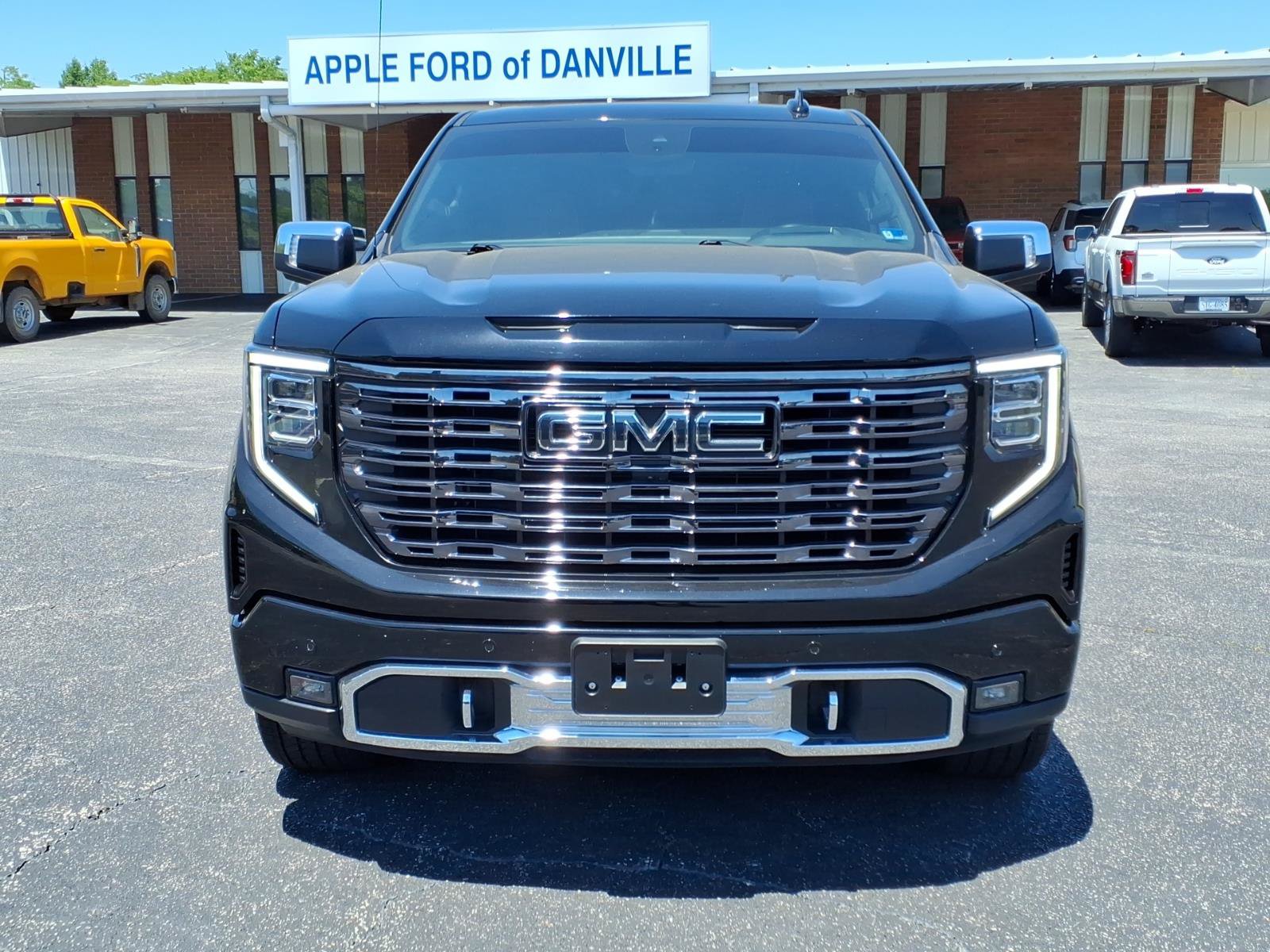 Used 2025 GMC Sierra 1500 Denali Ultimate AWD/4WD image 3