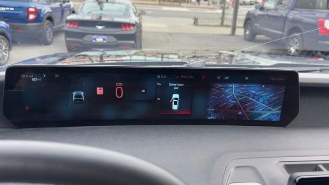 Certified 2025 Ford Expedition Active image 12