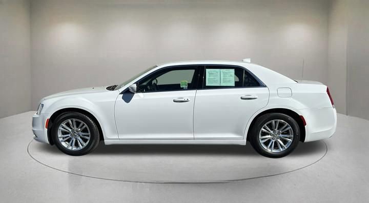 Used 2018 Chrysler 300 Touring L RWD image 4