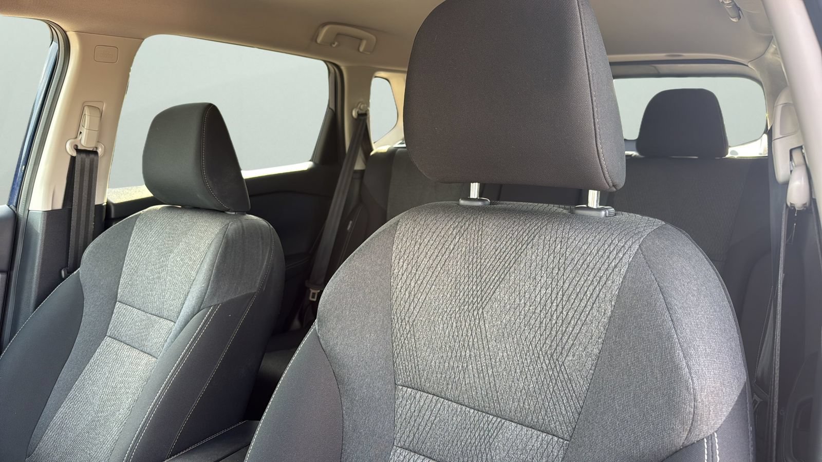 Used 2025 Nissan Rogue SV FWD image 10