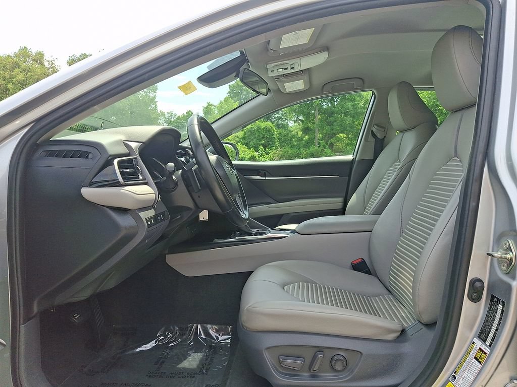 Used 2020 Toyota Camry SE FWD image 14