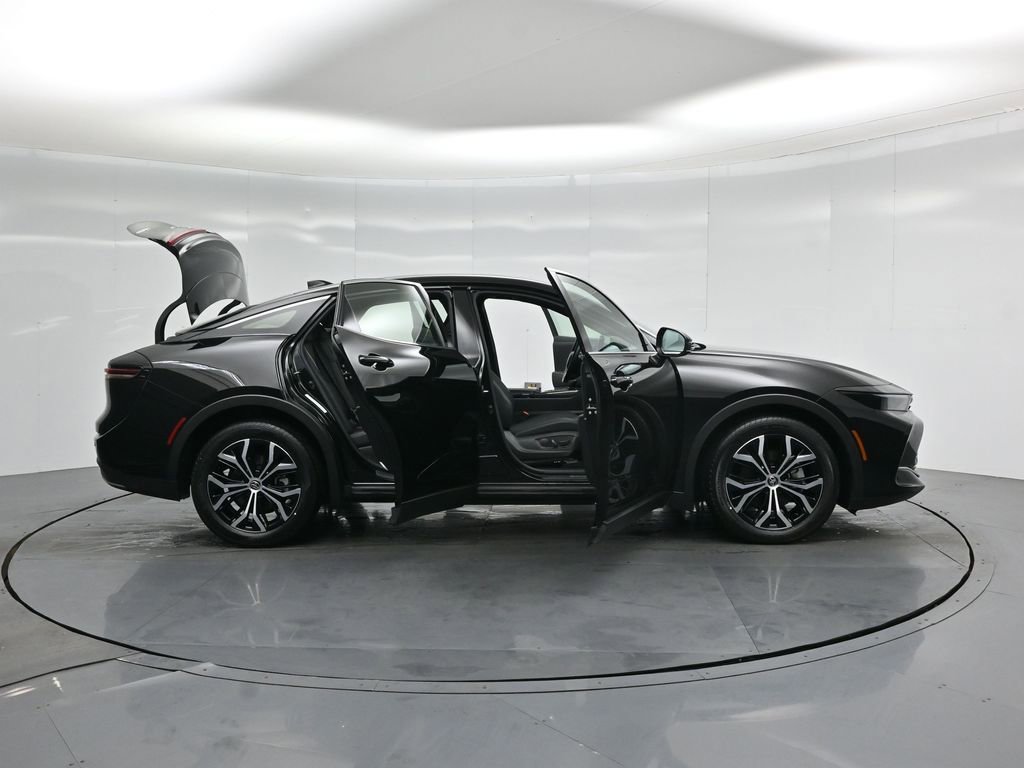 Used 2024 Toyota Crown Limited image 4