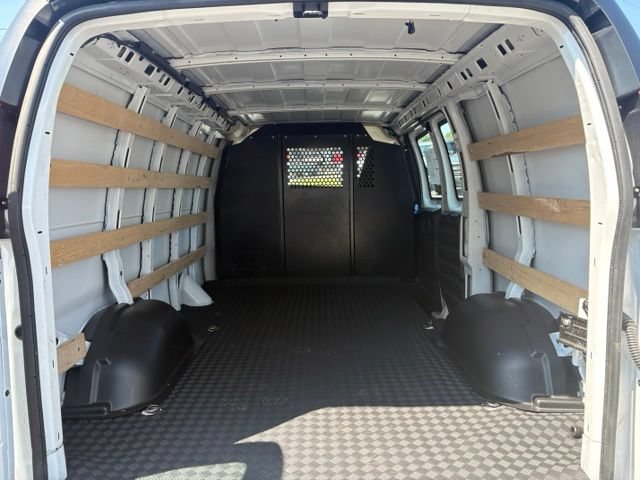 Used 2025 GMC Savana 2500 w/ Driver Convenience Package RWD image 24