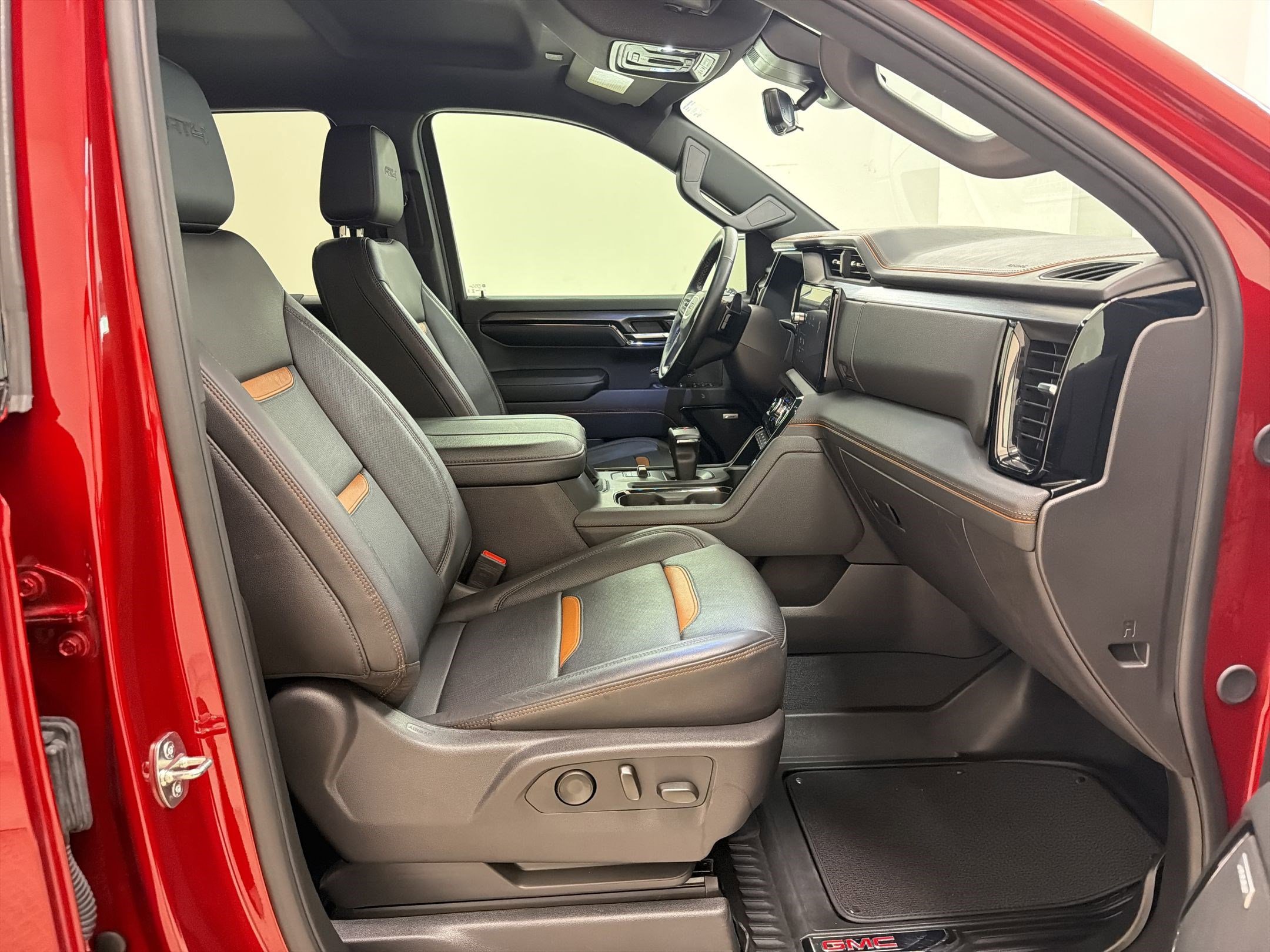 Used 2024 GMC Sierra 1500 AT4 w/ Technology Package AWD/4WD image 29