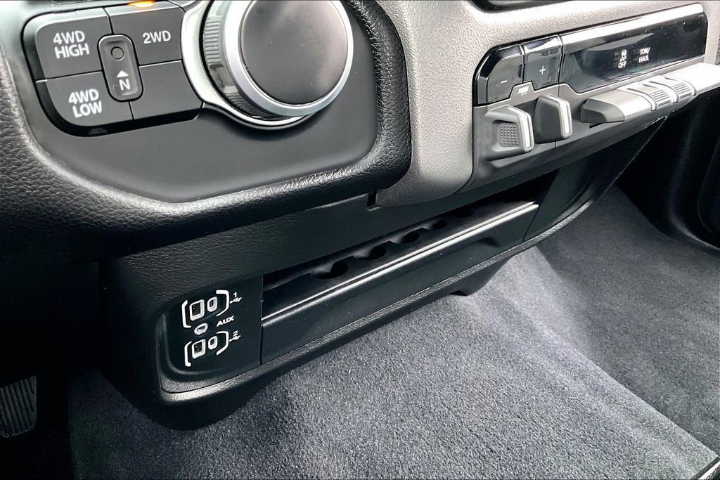 Used 2024 RAM 2500 Big Horn w/ Bed Utility Group image 33