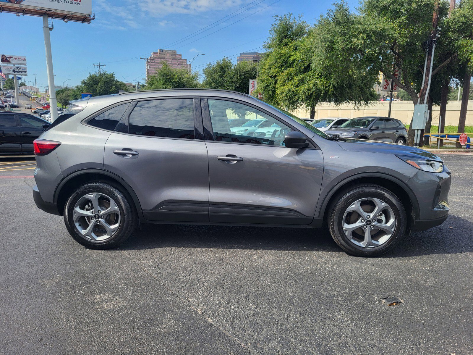 Certified 2025 Ford Escape ST-Line AWD/4WD image 2