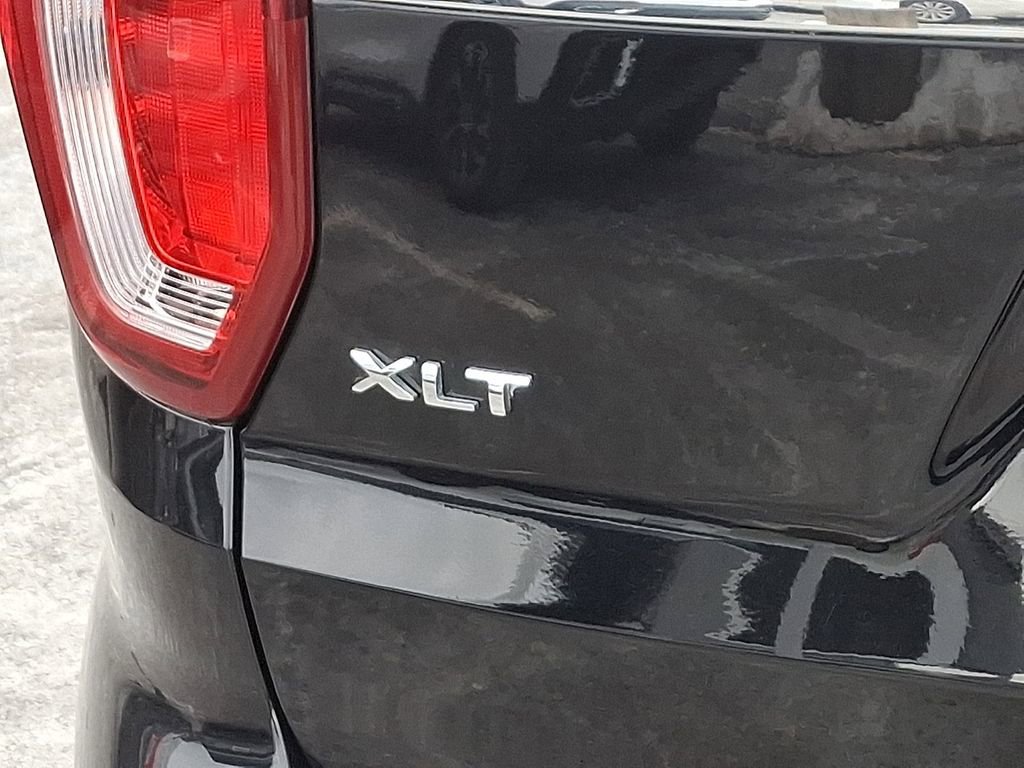 Certified 2017 Ford Explorer XLT w/ Equipment Group 202A image 32