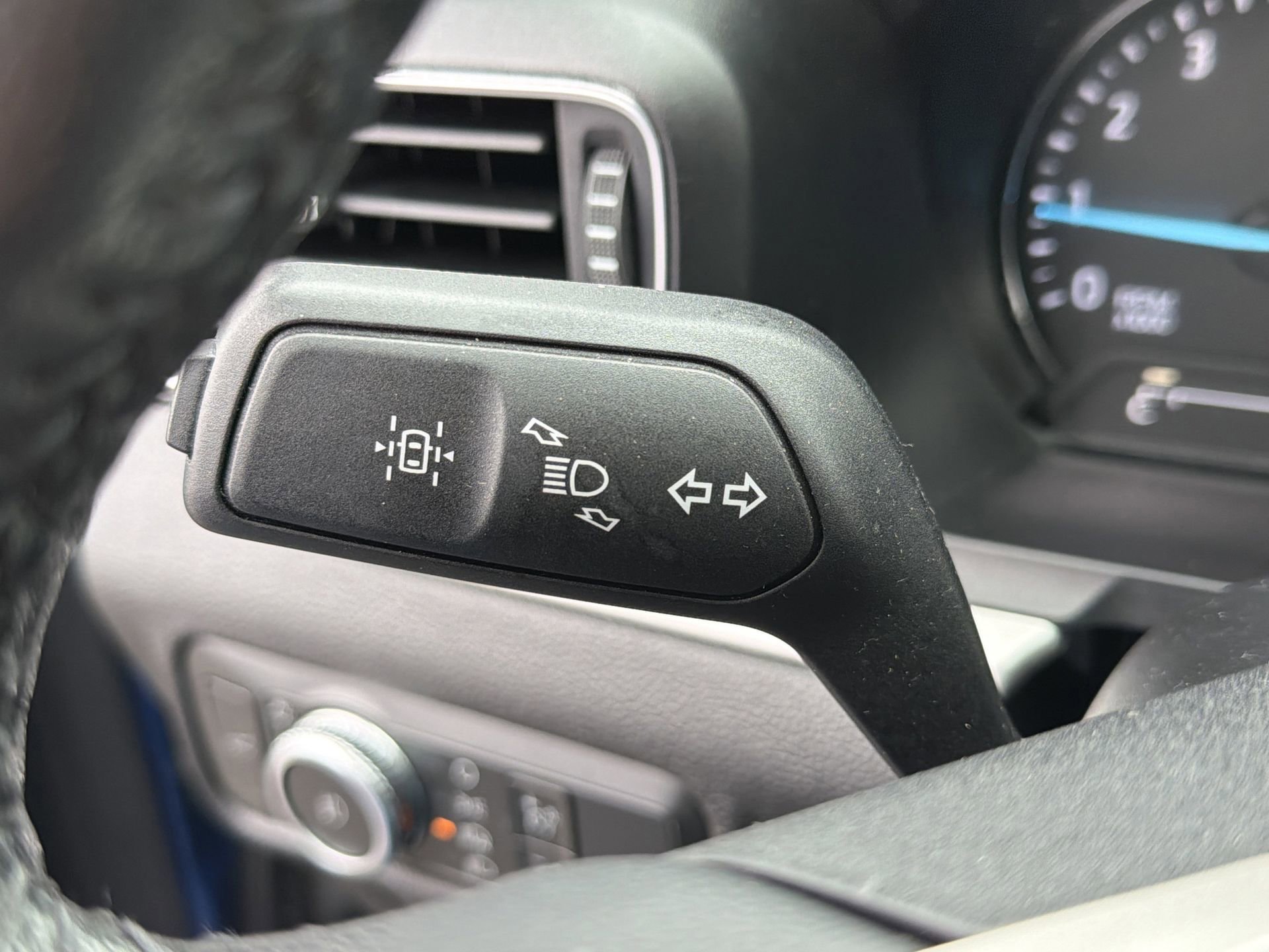 Certified 2022 Ford Explorer XLT w/ Equipment Group 202A image 22