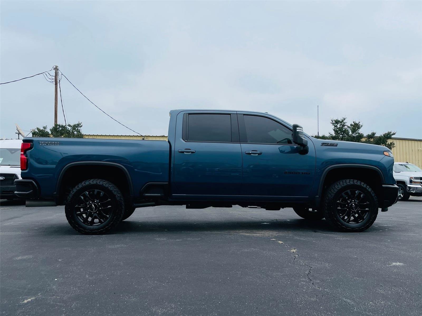Used 2025 Chevrolet Silverado 2500 LTZ w/ Trail Boss Package AWD/4WD image 3