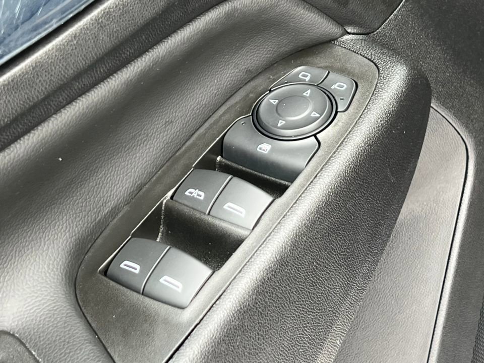 Used 2022 Chevrolet Equinox LT w/ LPO, Floor Liner Package image 18