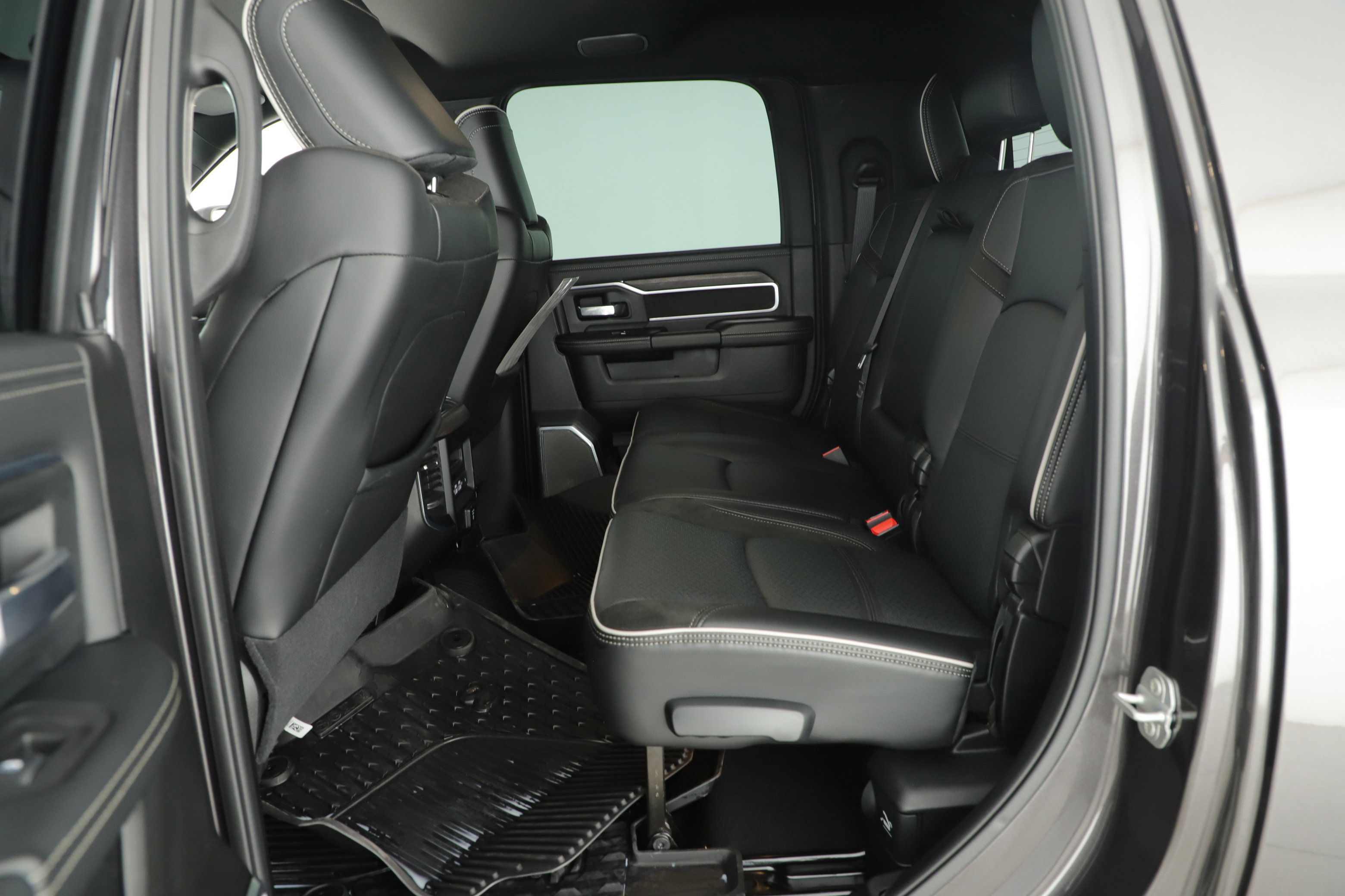 Used 2025 RAM 2500 Laramie image 10