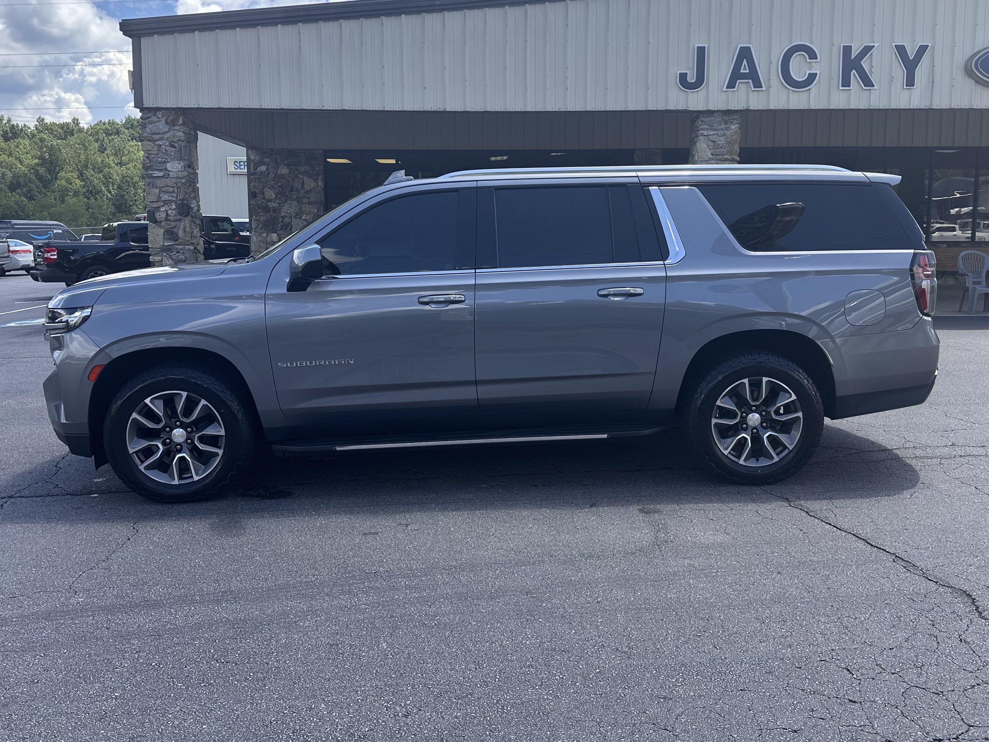 Used 2022 Chevrolet Suburban LT AWD/4WD image 1