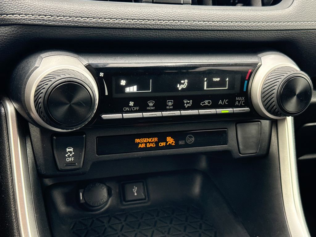 Used 2020 Toyota RAV4 LE image 20